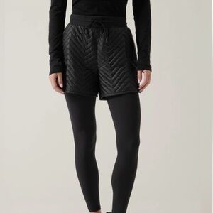 NWT $89 Athleta Apres Zip Pockets Black Quilted Elastic Waist Ski Shorts size 4